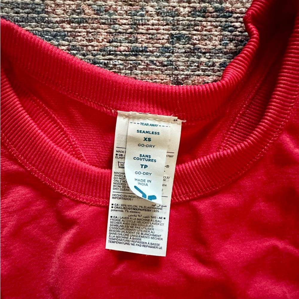 NWT: Old Navy fitted seamless performance crop top | xs cherry tomato - Picture 2 of 4